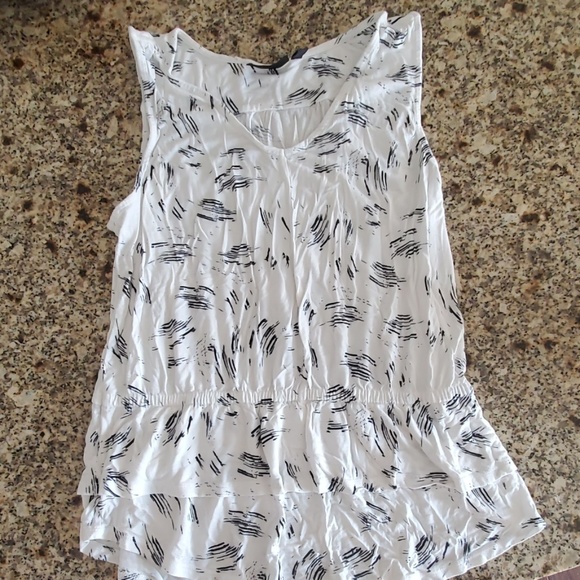 5 for $25 Black and white peplum top - Picture 1 of 1